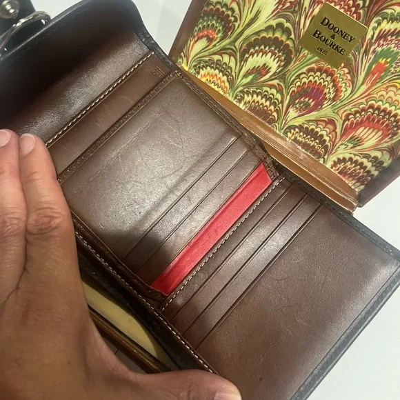 Vintage Dooney & Bourke Bifold Distressed Leather Wallet. Dark Brown. - Picture 6 of 7
